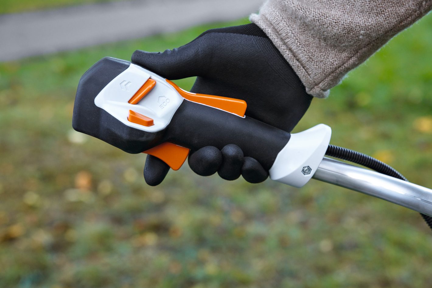 Stihl FSA120 Cordless Brushcutter (Tool only with GrassCut 27-2 Blade)