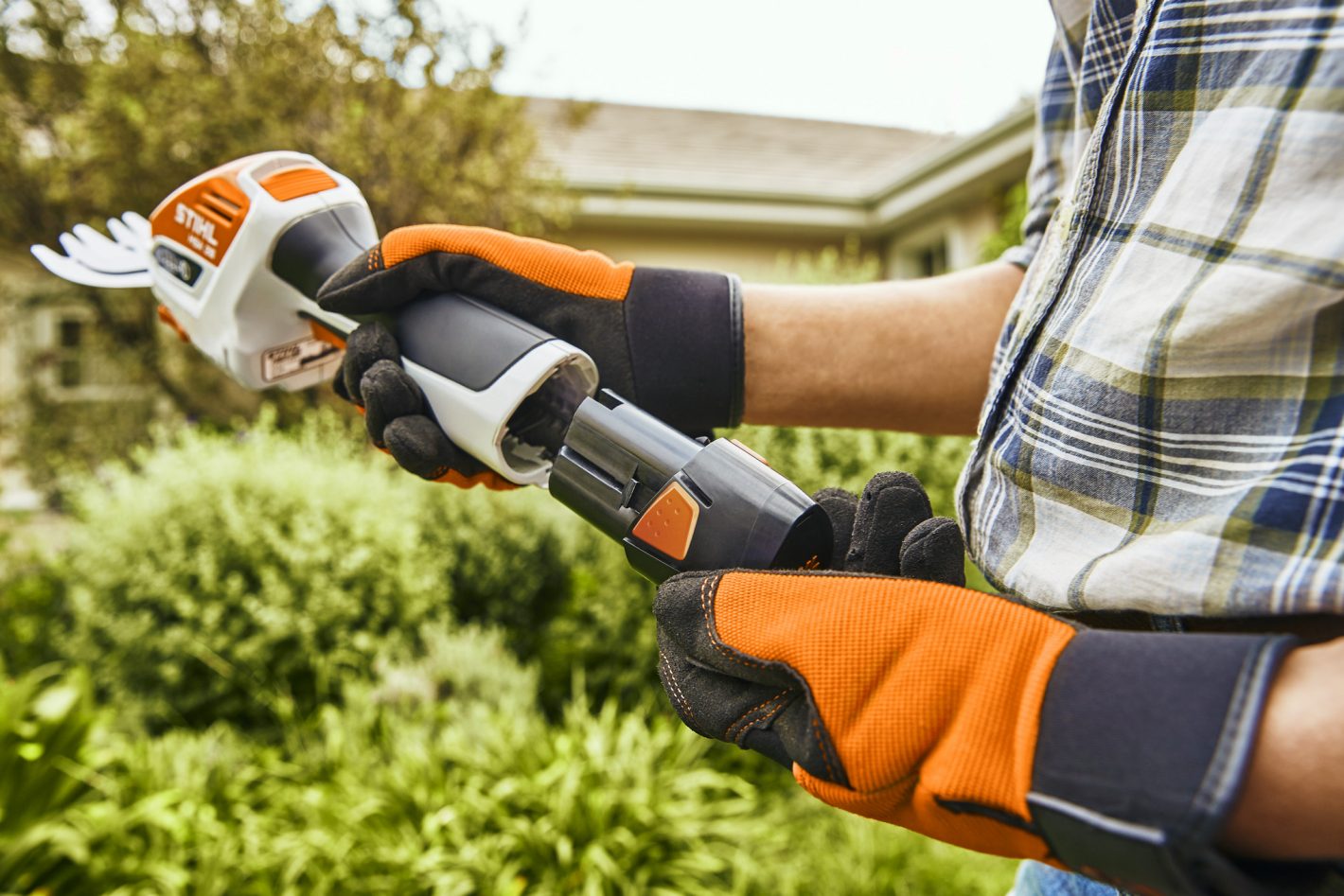 Stihl HSA26 Cordless Garden Shears with AS2 Battery & AL1 Charger