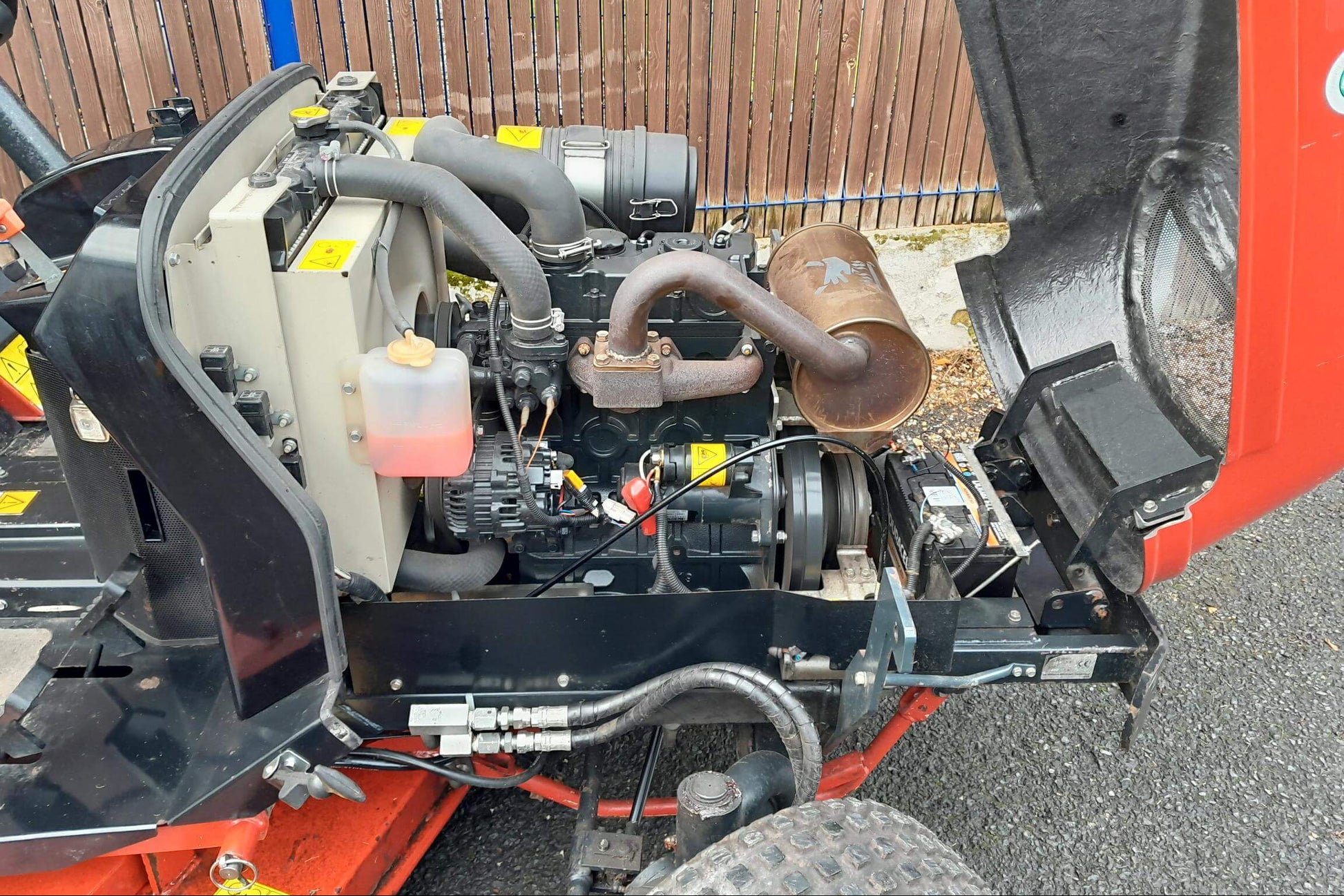 USED Shibaura SG280 4WD Ride On Bank Mower