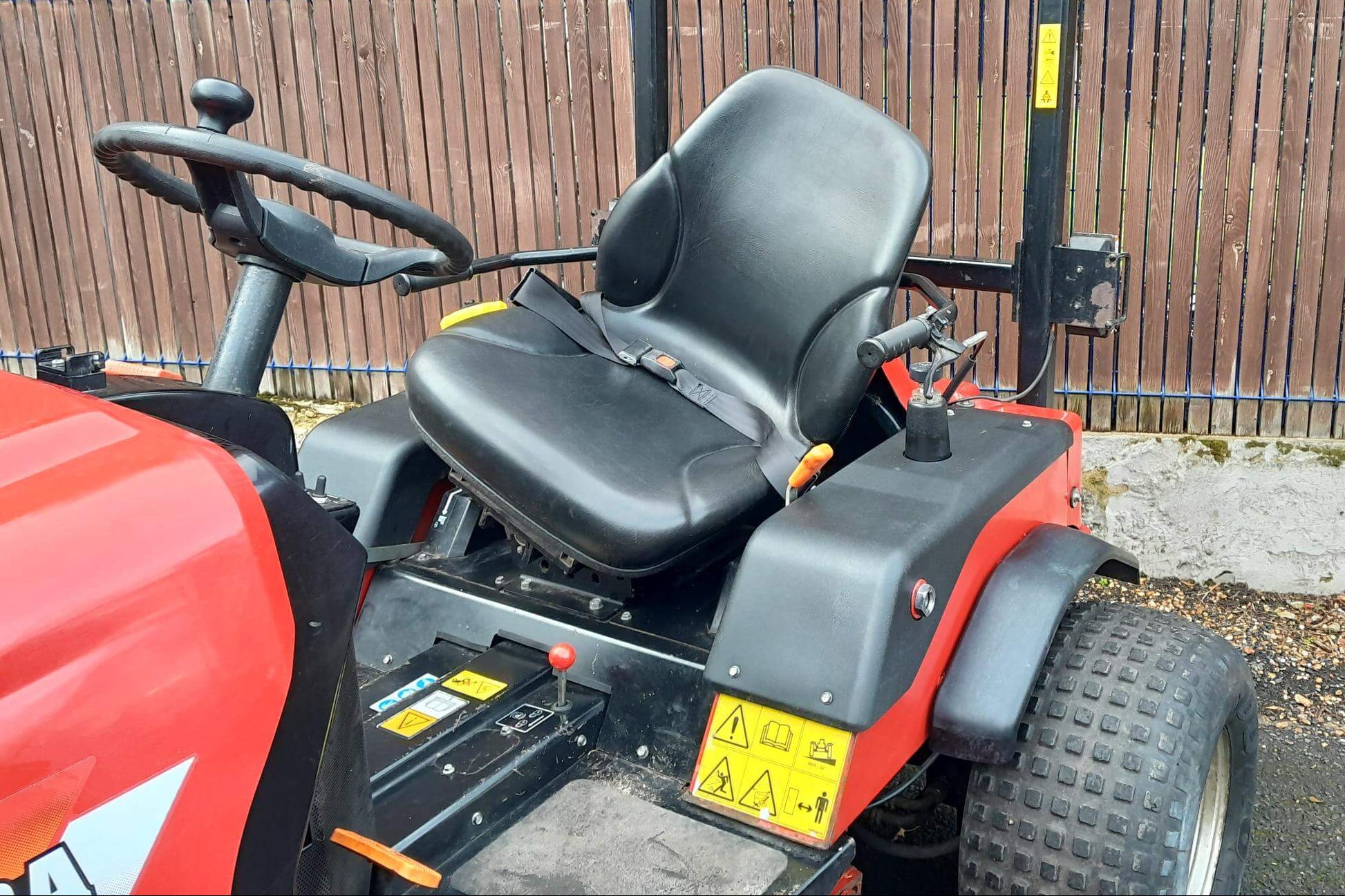 USED Shibaura SG280 4WD Ride On Bank Mower