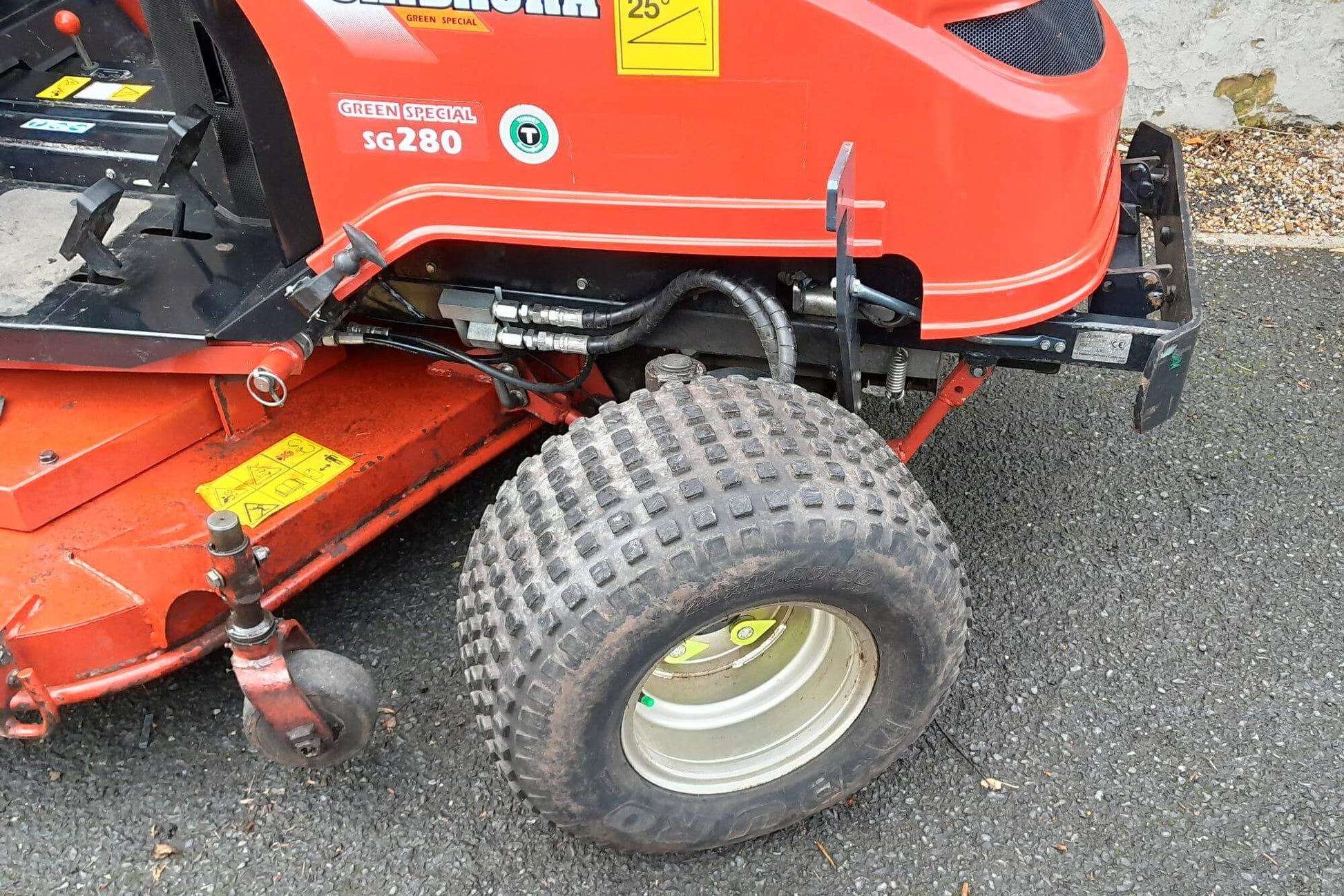 USED Shibaura SG280 4WD Ride On Bank Mower