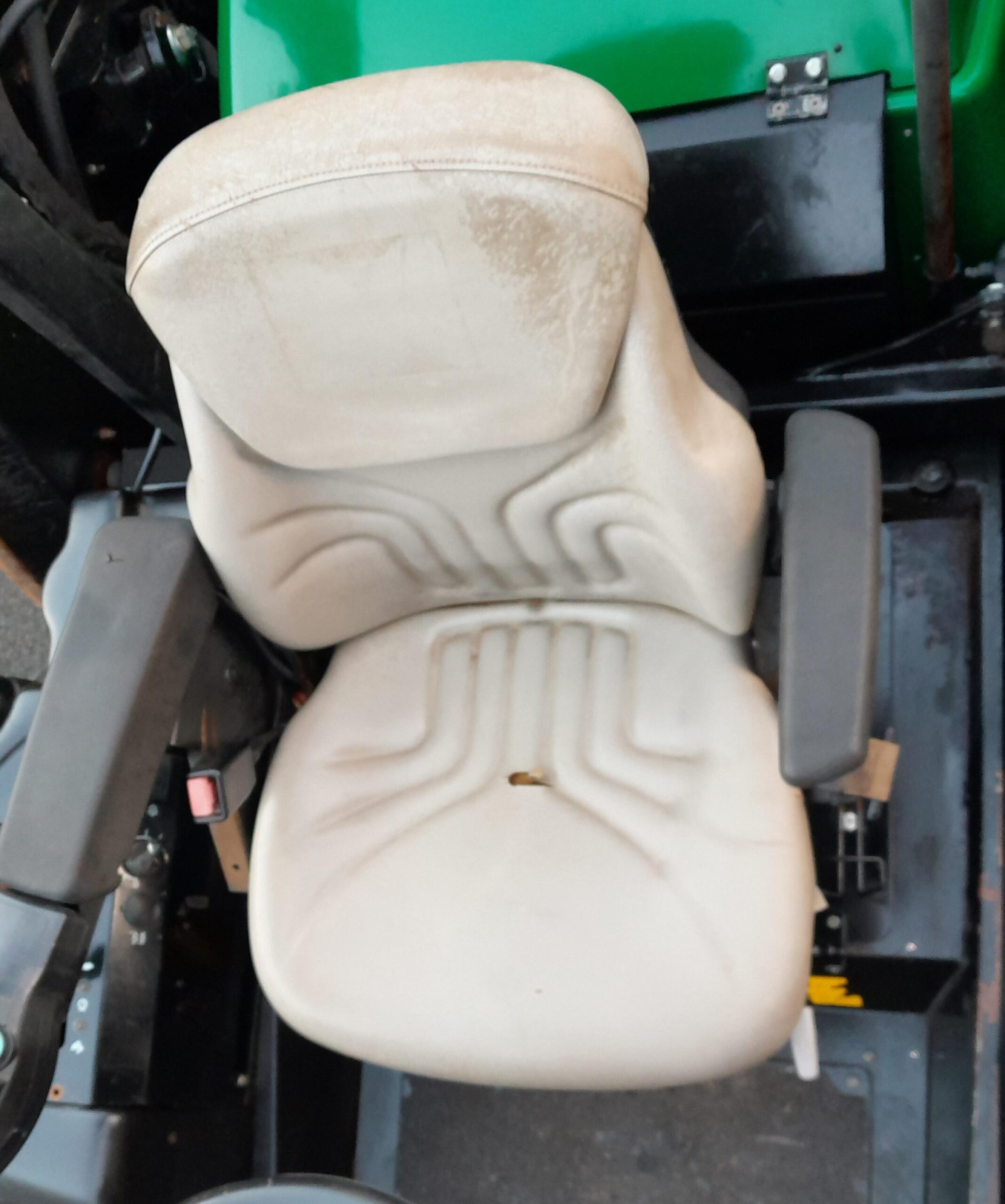 Ransomes MP653 Batwing Rotary ride-on mower - Image 6