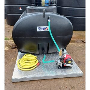 700 L skid mounted watering tank with Honda engine and 1" pump 