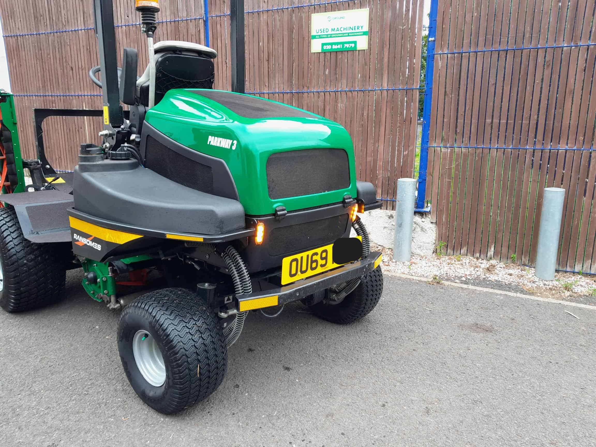 Ransomes Parkway 3 triple ride on - Image 2