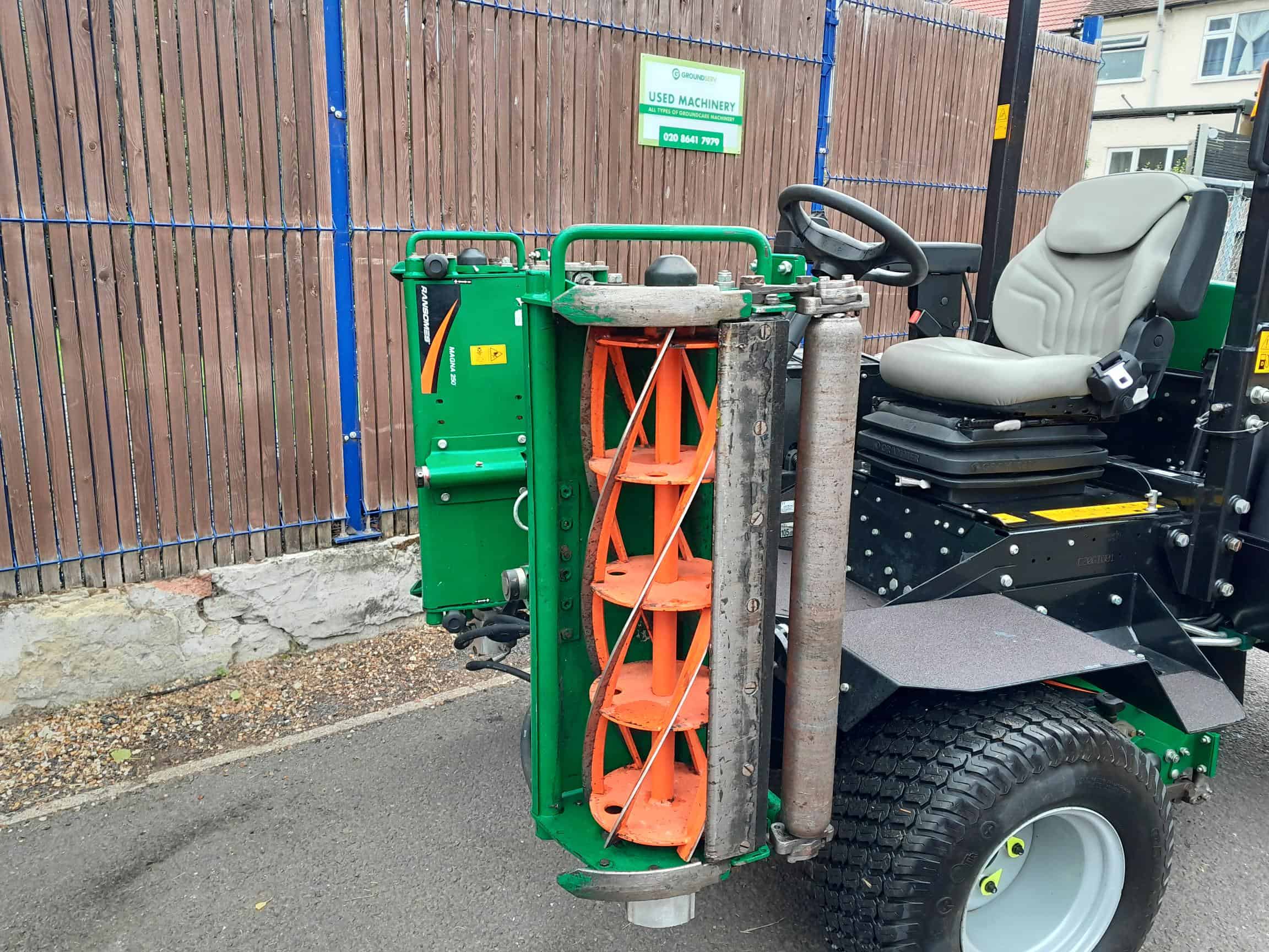 Ransomes Parkway 3 triple ride on - Image 5