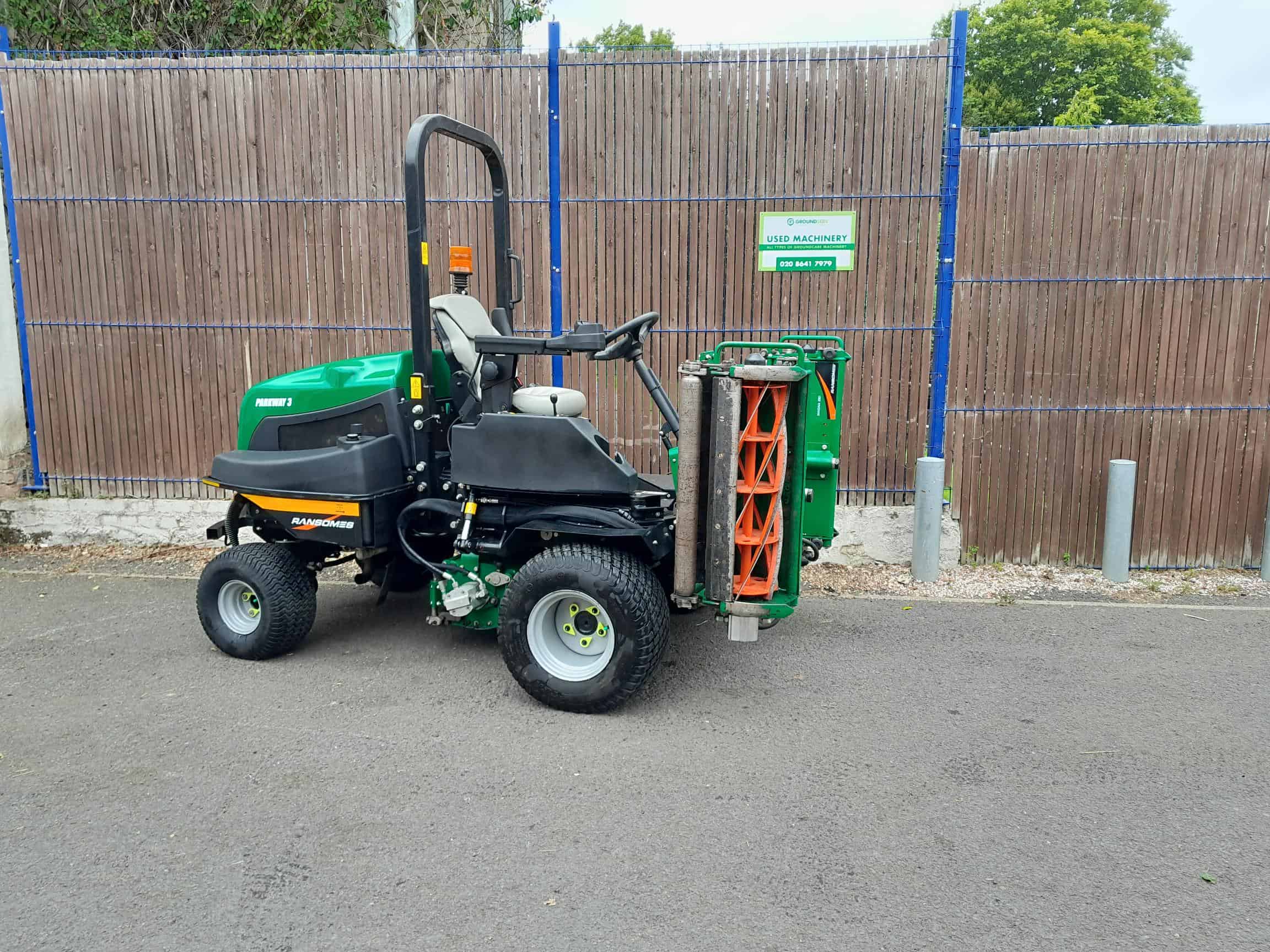 Ransomes Parkway 3 triple ride on - Image 6