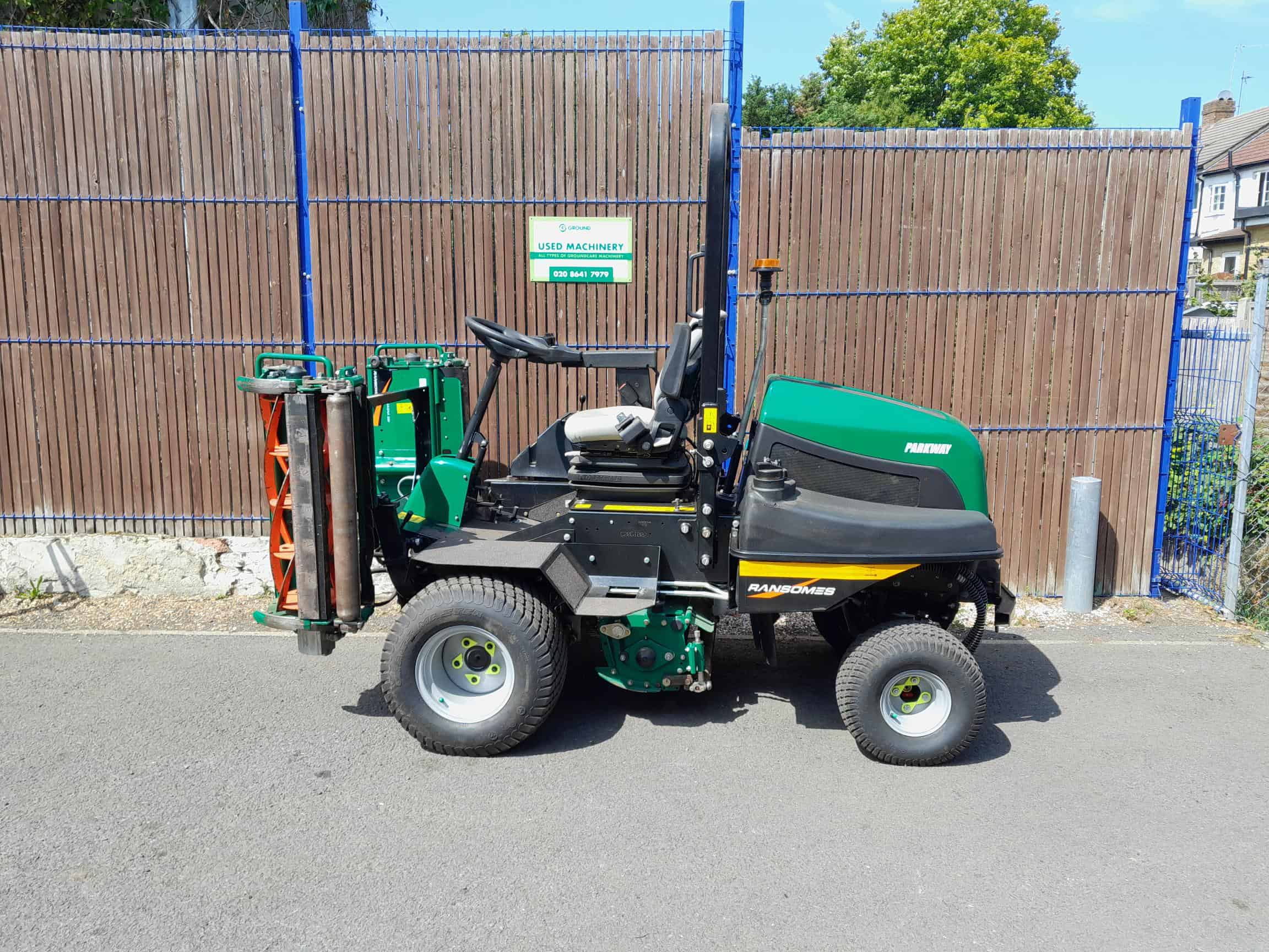 (SOLD)Ransomes Parkway 3 triple cylinder ride on mower
