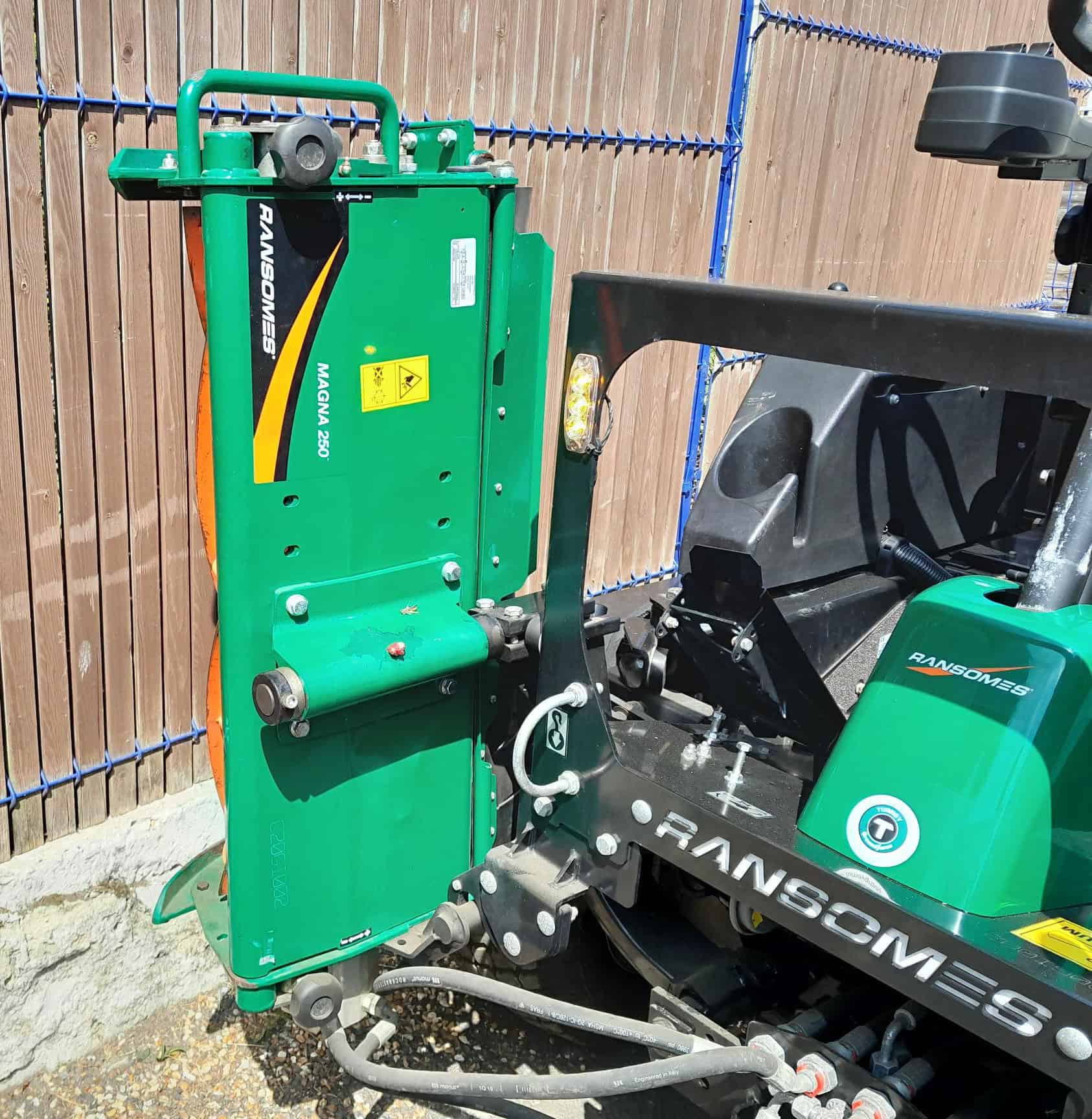 (SOLD)Ransomes Parkway 3 triple cylinder ride on mower - Image 3