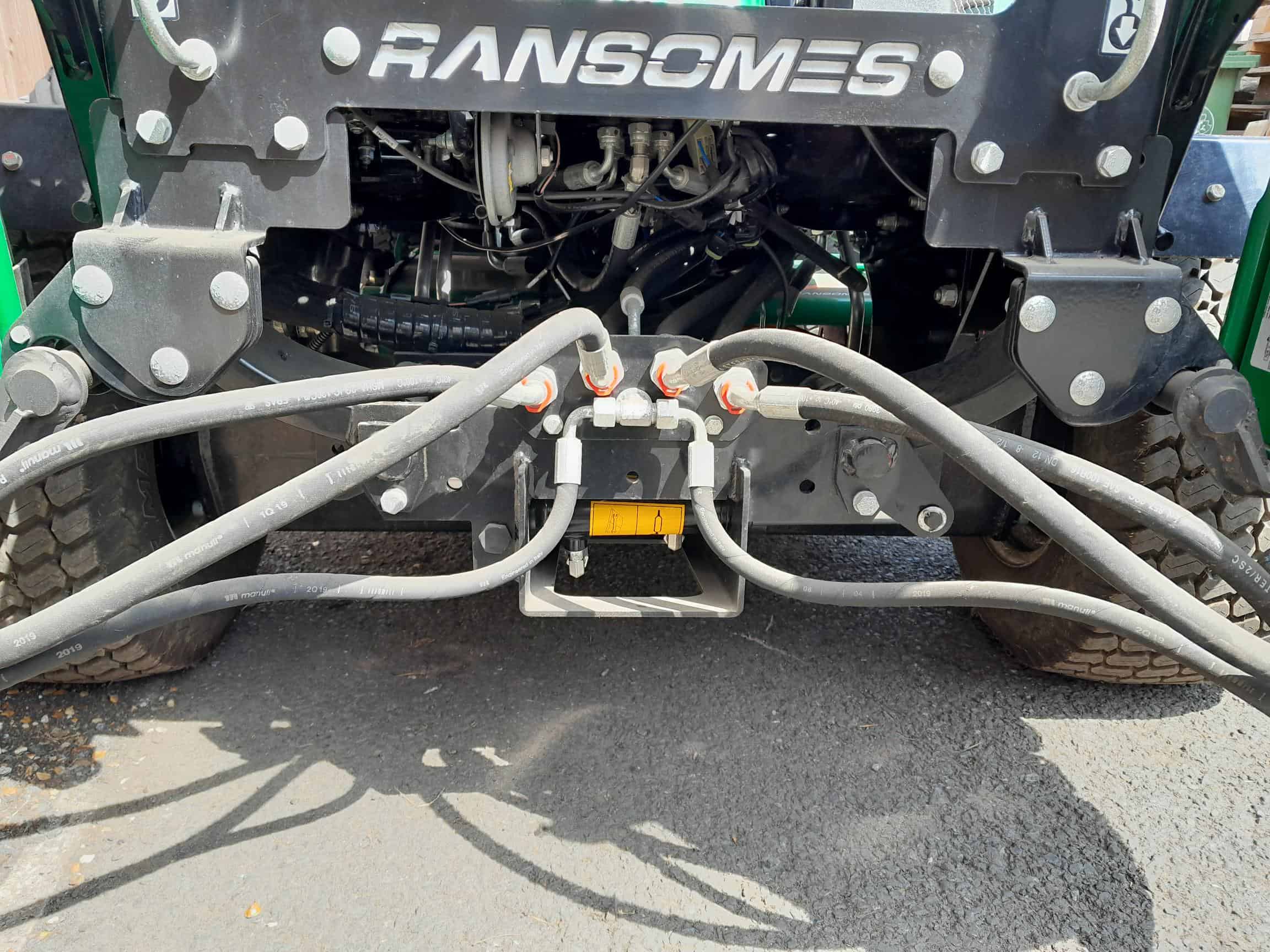 (SOLD)Ransomes Parkway 3 triple cylinder ride on mower - Image 4