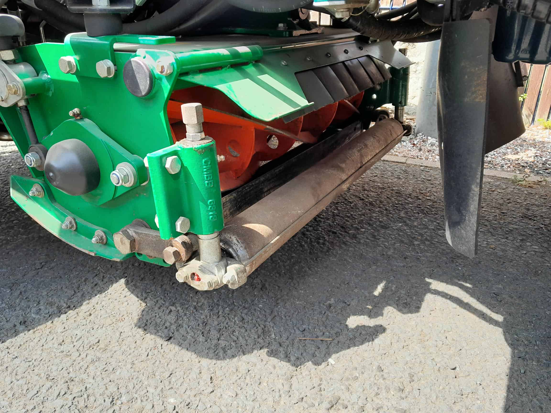 (SOLD)Ransomes Parkway 3 triple cylinder ride on mower - Image 6