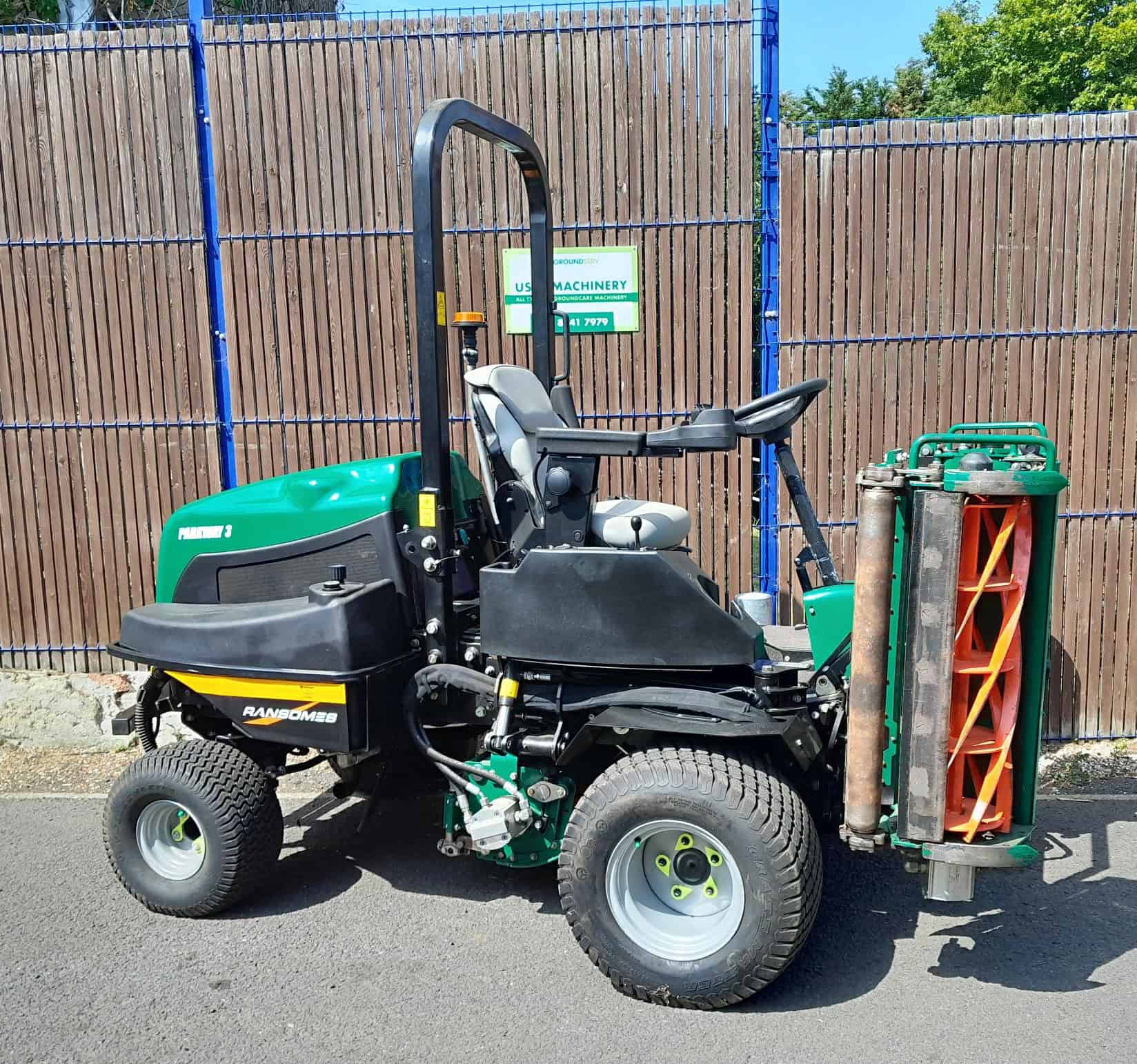(SOLD)Ransomes Parkway 3 triple cylinder ride on mower - Image 7